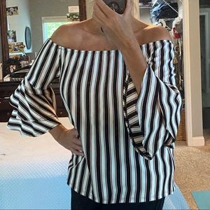 Off shoulders NYC&Co top